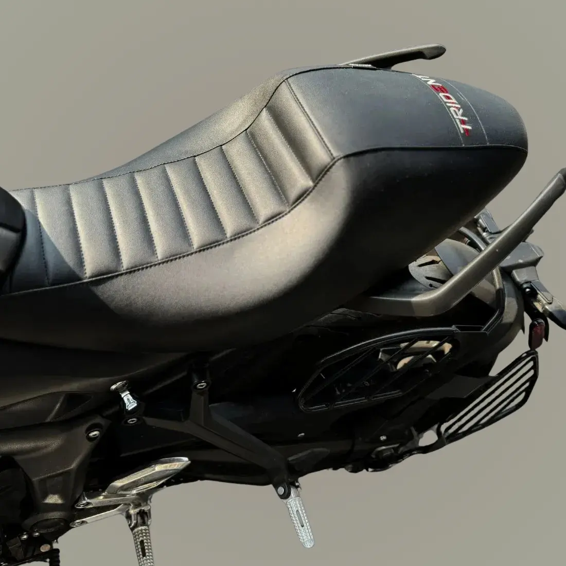 Triumph TRIDENT 660 Custom Comfortable Seat Triumph TRIDENT 660 Custom Comfortable Seat