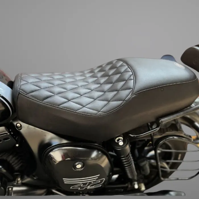 New Jawa 42/Jawa Classic Modified Touring Seat with Jawa Logo