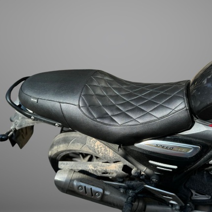 Triumph Speed 400 customized comfortable seat