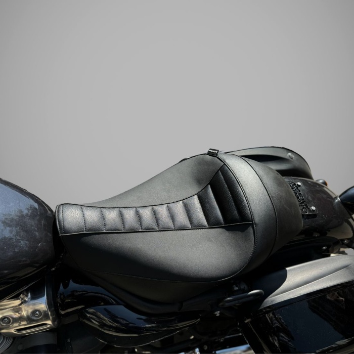 Super Meteor 650 Ribbed Solo/Rider Seat with Contoured Design